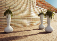 Pot design H187 en polyethylene 15 couleurs - Bloom par Vondom