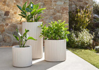 Pot design rond strié en polyethylene 15 couleurs - Gatsby par Vondom