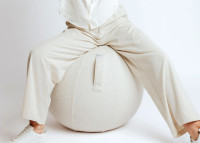 Pouf ballon en tissu bouclé beige ultra doux Diva – Vluv