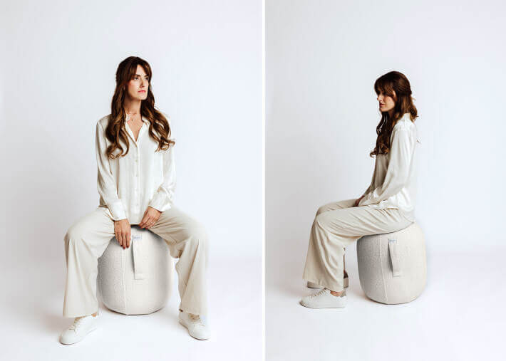 Pouf tendance en tissu bouclé beige Kapsul Diva...