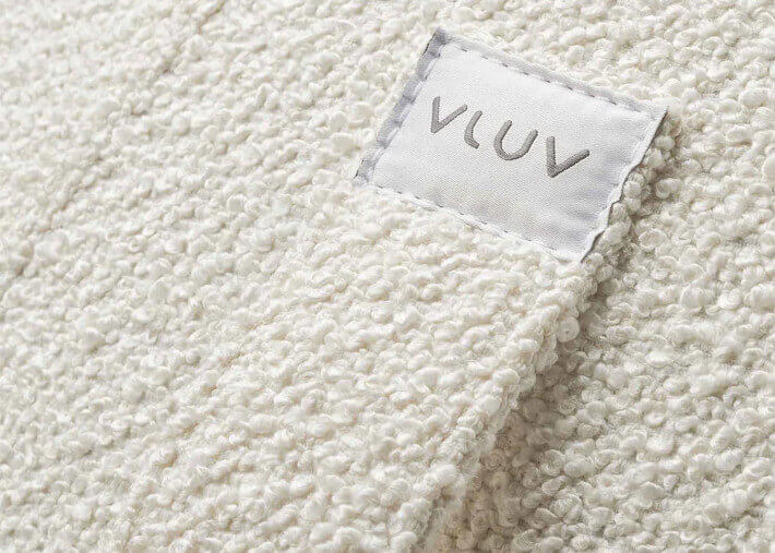Pouf tendance en tissu bouclé beige Kapsul Diva...