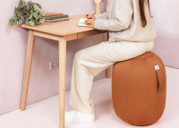 Pouf d’équilibre tendance bleu, vert, rose ou curcuma Kapsul Leiv – Vluv