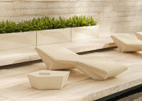 Table d'appoint d'extérieur avec espace boisson intégré Faz par Vondom