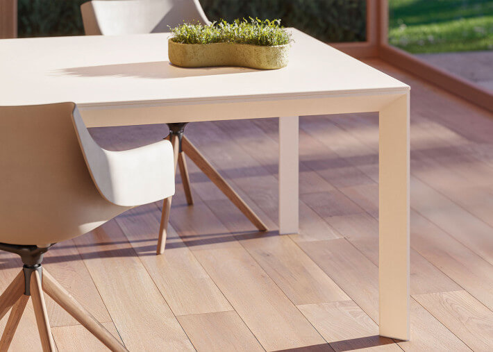 Table de repas design en aluminium et HPL 3...