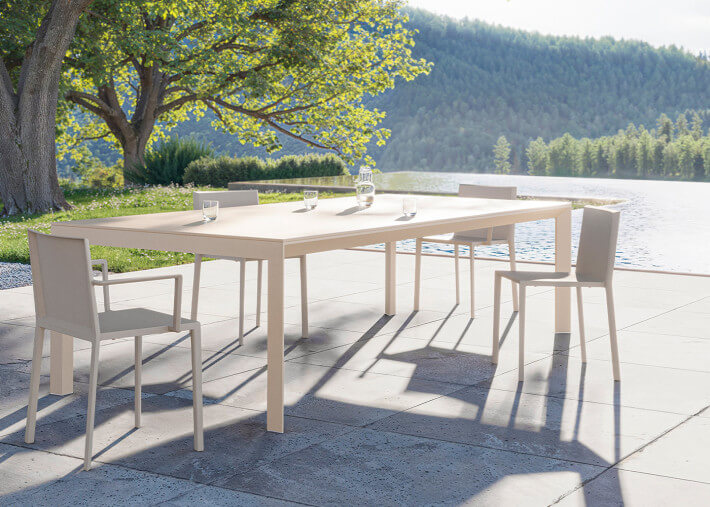 Set de 4 chaises ou fauteuils empilables...