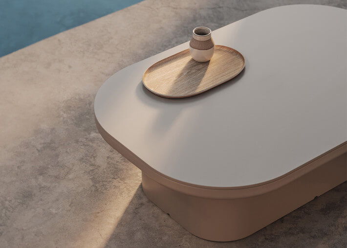Table basse design en polyéthylène par Ramon...
