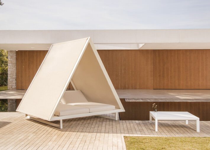 Daybed forme tipi avec toit en tissu Sunvision...