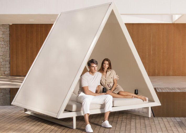 Daybed forme tipi avec toit en tissu Sunvision...