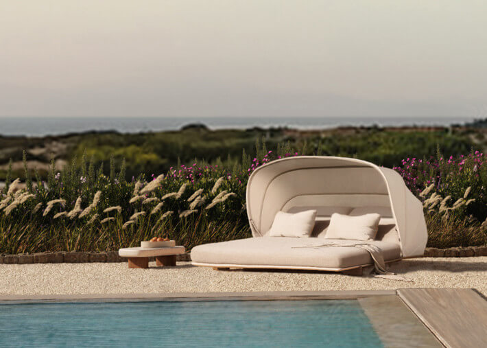 Daybed avec toit ouvrant en iroko polyuréthane...