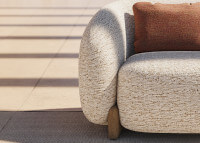 Fauteuil cosy et confortable en iroko et tissu au choix - Milos Vondom