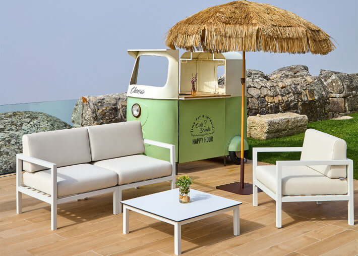 Table de salon de jardin carree blanche compact...