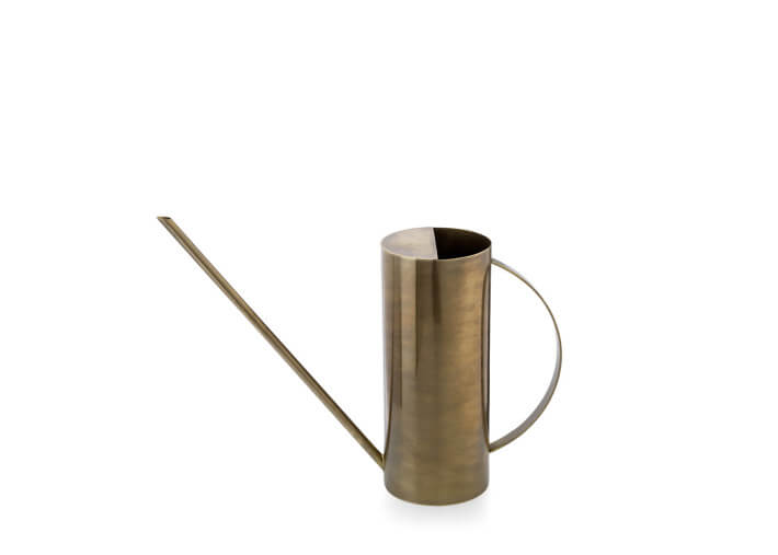 Arrosoir design en laiton doré - Golden Pour...