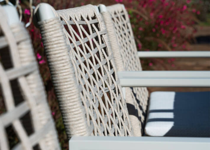 Set de 6 fauteuils en aluminium et corde beige...