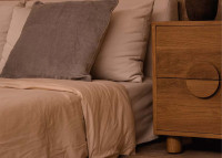 Table de chevet en teck naturel - Eclipse par Bazar Bizar