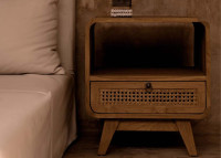 Table de chevet en teck naturel et rotin - Breeze par Bazar Bizar