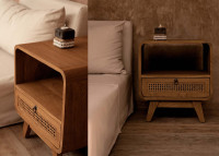 Table de chevet en teck naturel et rotin - Breeze par Bazar Bizar