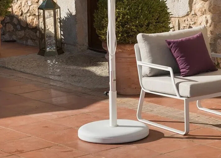 Socle de parasol en béton blanc + tube avec...