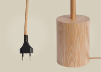 Lampadaire design en frêne 3 coloris - Okinawa par Good and mojo