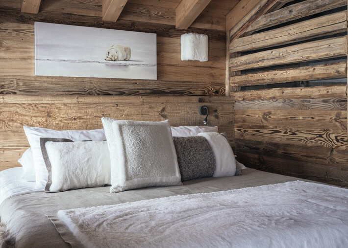 Chemin de lit en fausse fourrure et laine beige...