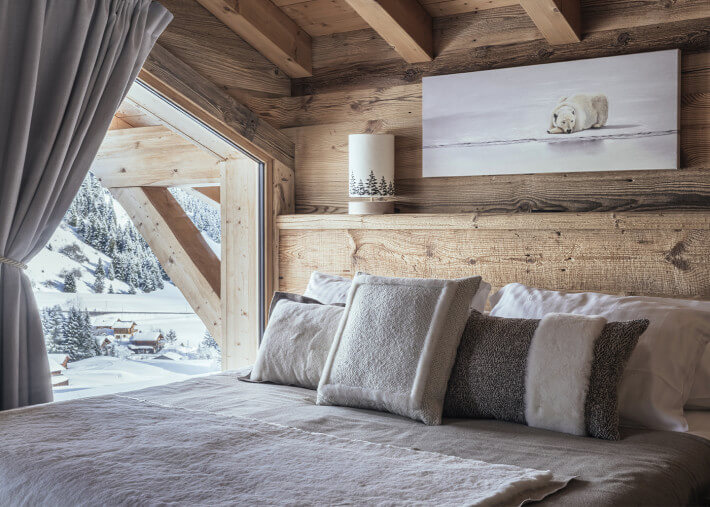 Chemin de lit en fausse fourrure et laine beige...