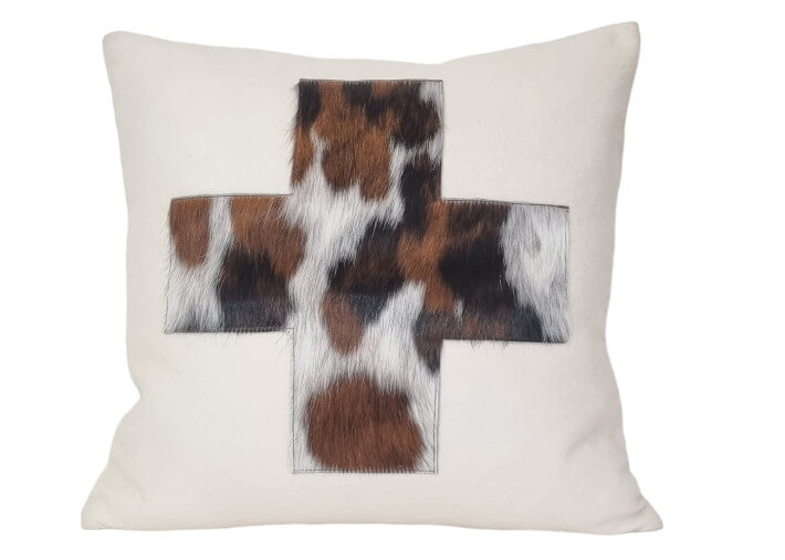 Coussin en feutre de laine et peau de vache...