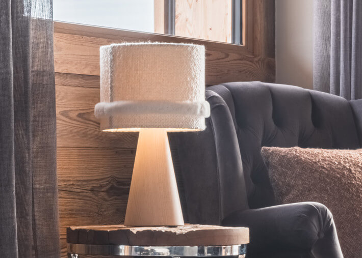 Lampe à poser cosy en bois et tissu écru -...