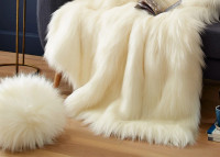 Coussin boule en fausse fourrure himalaya - snowball par maison prelonge