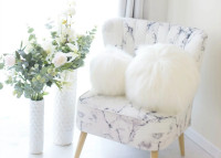 Coussin boule en fausse fourrure himalaya - snowball par maison prelonge