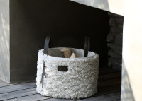 Porte-bûches ou panier déco en fausse fourrure et laine – Sheep Catia Luca
