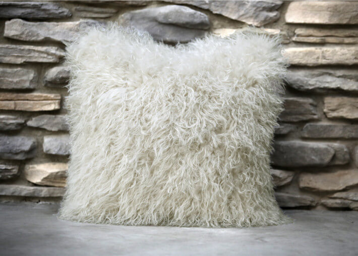 Coussin en fausse fourrure 2 coloris – Fur...