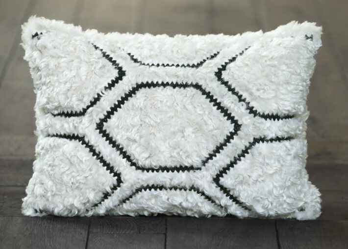 Coussin en fausse fourrure 2 coloris – Sheep...