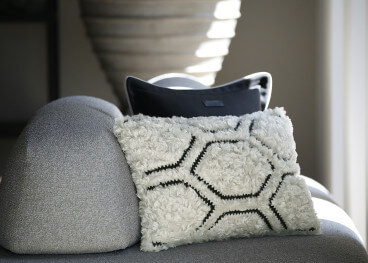 Coussin en fausse fourrure 2 coloris – Sheep Catia Luca 2