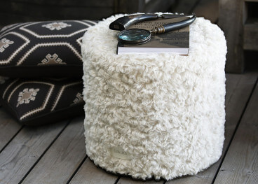 Pouf rond en fausse fourrure frisée beige – Sheep Catia Luca