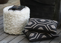 Pouf rond en fausse fourrure frisée beige – Sheep Catia Luca
