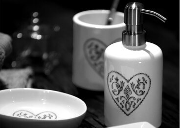 Set de 4 accessoires de salle de bain - Coeur par Catia Luca 2