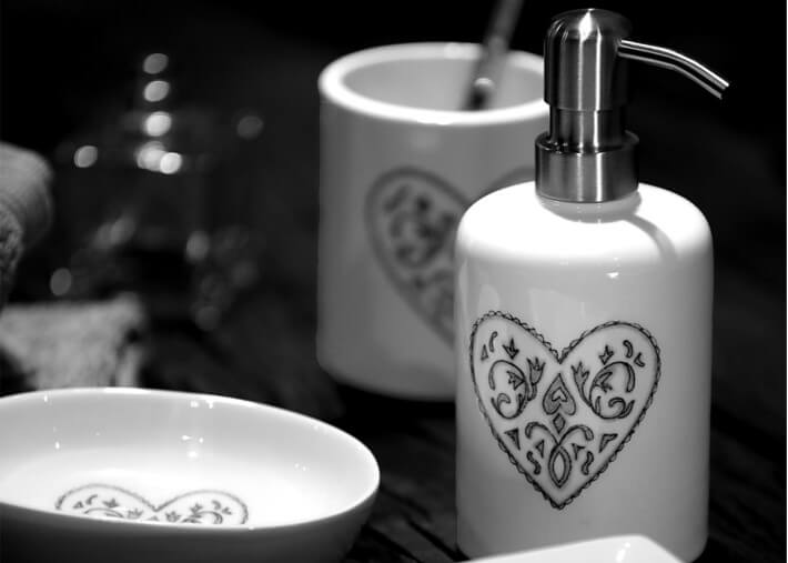 Set de 4 accessoires de salle de bain - Coeur...