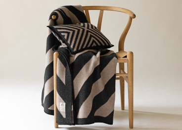 Plaid cachemire et laine Pontresina beige ou noir – Franz...