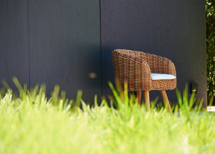 FAUTEUIL FORME CRAPAUD EN ROTIN SYNTHETIQUE POUR INTERIEUR EXTERIEUR COLORIS MIEL - SPRINGFIELD PAR JANKURTZ