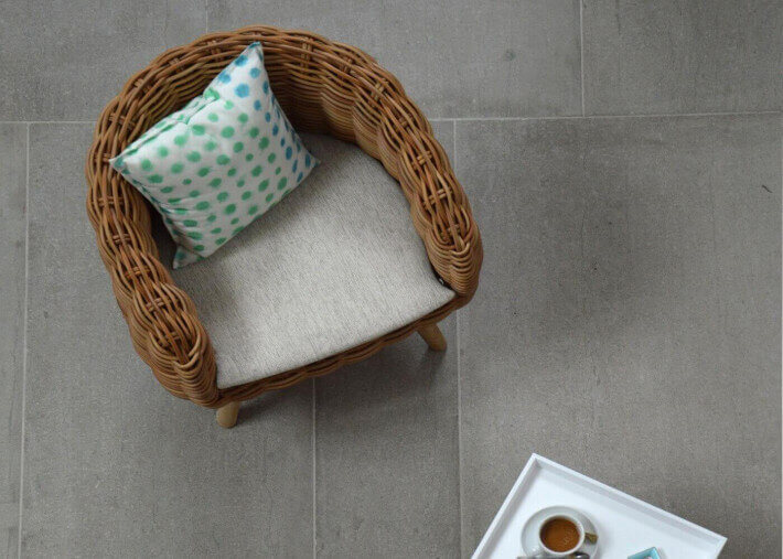 FAUTEUIL FORME CRAPAUD EN ROTIN SYNTHETIQUE POUR INTERIEUR EXTERIEUR COLORIS MIEL - SPRINGFIELD PAR JANKURTZ