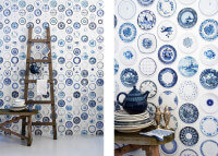 PAPIER PEINT MOTIFS ASSIETTES VINTAGE EN PORCELAINE BLEUE PAR STUDIO DITTE
