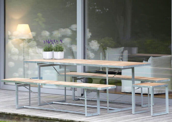 TABLE DE REPAS EN ACIER GALVANISE ET TECK 220x70 CM - JEVER TEAK PAR JANKURTZ