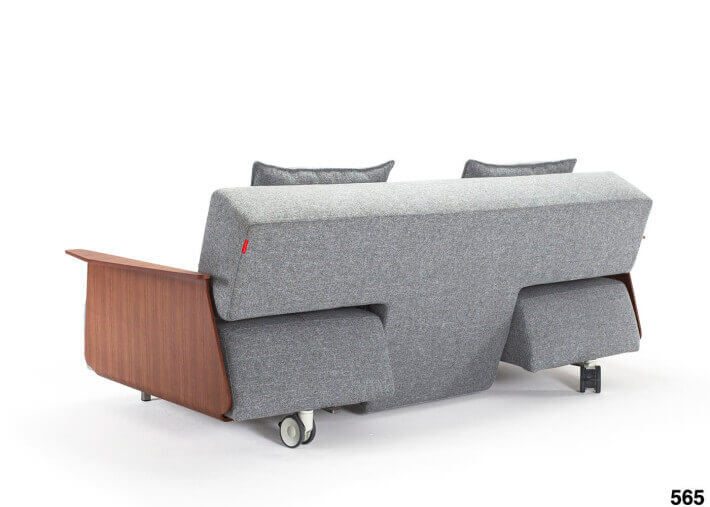 CANAPE DESIGN DANOIS AVEC ACCOUDOIRS EN NOYER ET TEXTILE GRIS LONG HORN PAR INNOVATION LIVING