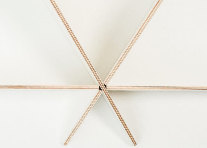 BIBLIOTHEQUE MURALE ORIGINALE ET DESIGN BLANC OU NOIR 3 TAILLES - COMB PAR JAANUS ORGUSAAR