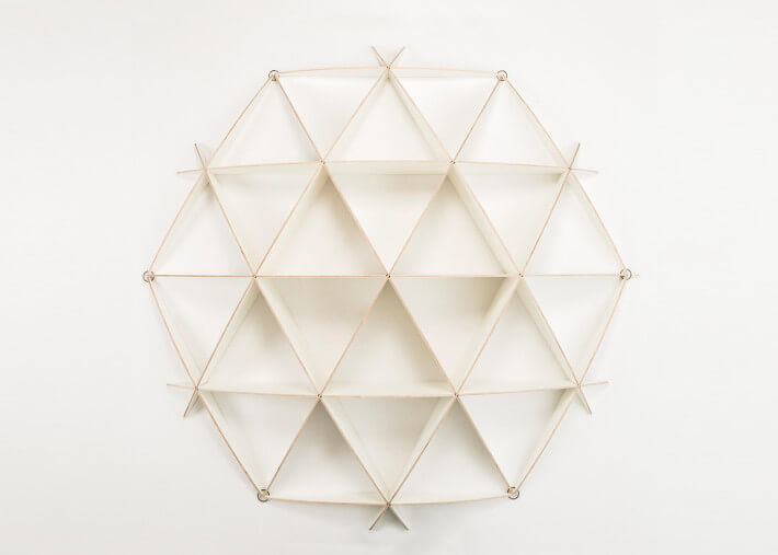 BIBLIOTHEQUE MURALE ORIGINALE ET DESIGN BLANC OU NOIR 3 TAILLES - COMB PAR JAANUS ORGUSAAR