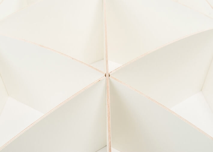BIBLIOTHEQUE MURALE ORIGINALE ET DESIGN BLANC OU NOIR 3 TAILLES - COMB PAR JAANUS ORGUSAAR