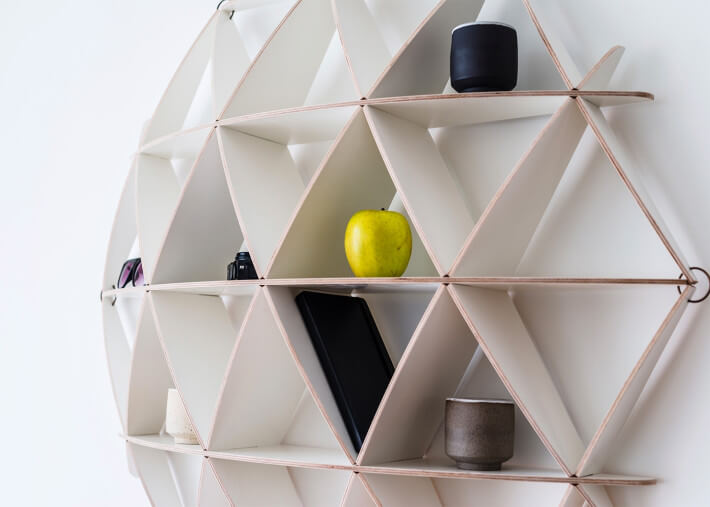 BIBLIOTHEQUE MURALE ORIGINALE ET DESIGN BLANC OU NOIR 3 TAILLES - COMB PAR JAANUS ORGUSAAR