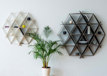 BIBLIOTHEQUE MURALE ORIGINALE ET DESIGN BLANC OU NOIR 3 TAILLES - COMB PAR JAANUS ORGUSAAR