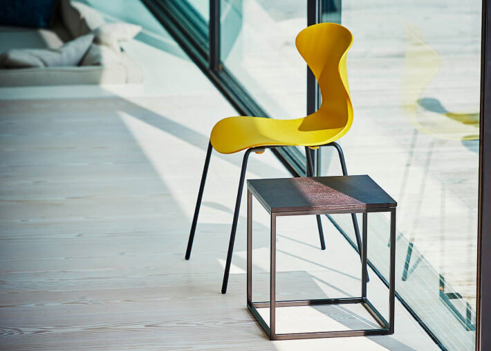 TABLE D'APPOINT EN FRENE TEINTE WENGE - FLAT PAR JANKURTZ