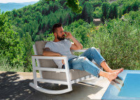 ROCKING CHAIR D'EXTERIEUR EN ALUMINIUM ET TEXTILE BLANC OU GRIS - ALABAMA PAR TALENTI
