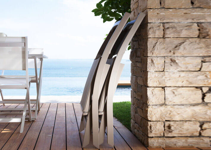 CHAISE DE JARDIN PLIABLE EN ALUMINIUM ET TEXTILENE BLANCHE OU TAUPE QUEEN TALENTI